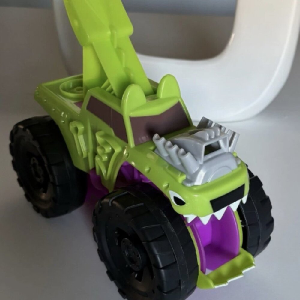 Share Play-Doh Wheels Chompin' Monster Truck